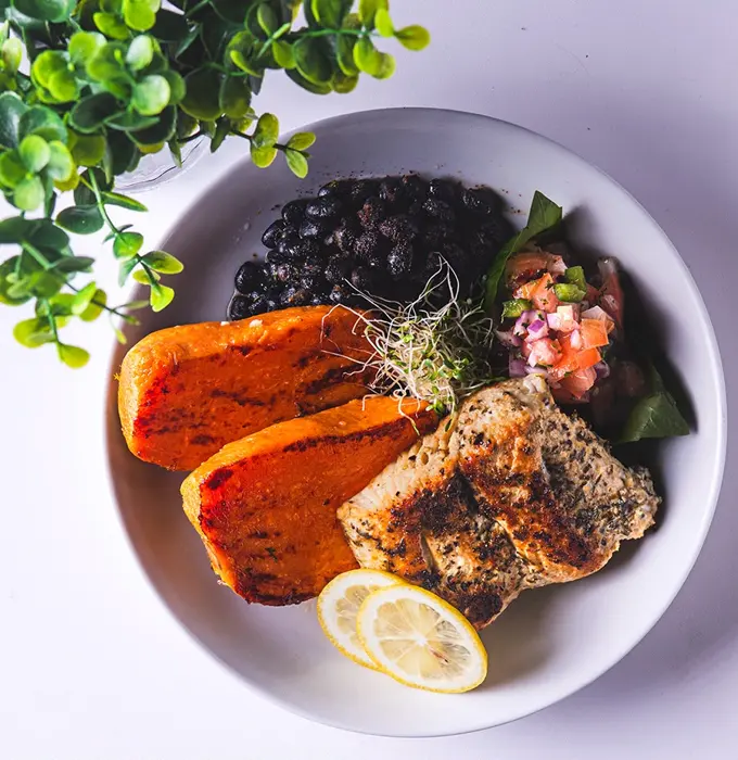 Fish with sweet potato and black beans